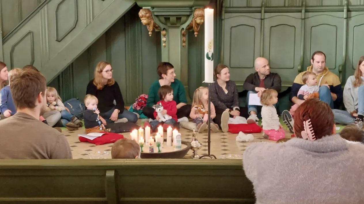 Tauferinnerung 2024 (Foto: Christian Bernhard-Bergmaier) Tauferinnerung 2024 (Foto: Christian Bernhard-Bergmaier)