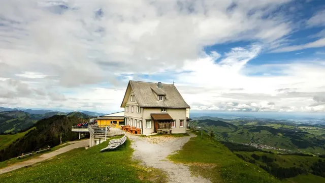 Bild_Berggasthaus Kronberg (Foto: Kronbergbahnen) Bild_Berggasthaus Kronberg (Foto: Kronbergbahnen)