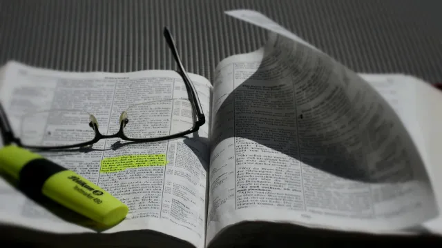 Bibel Brille Marker (Foto: pixabay.com)
