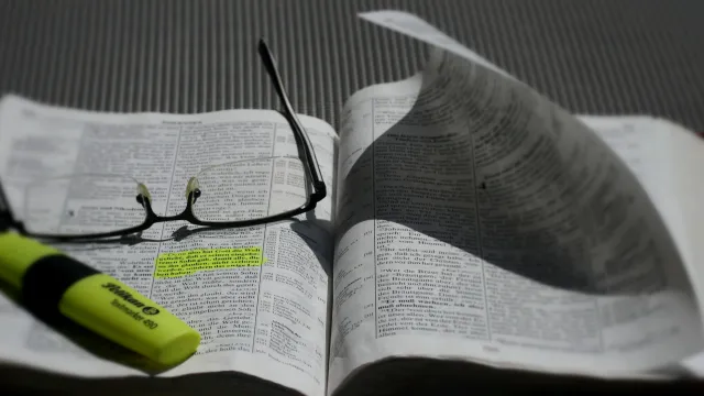 Bibel Brille Marker (Foto: pixabay.com)